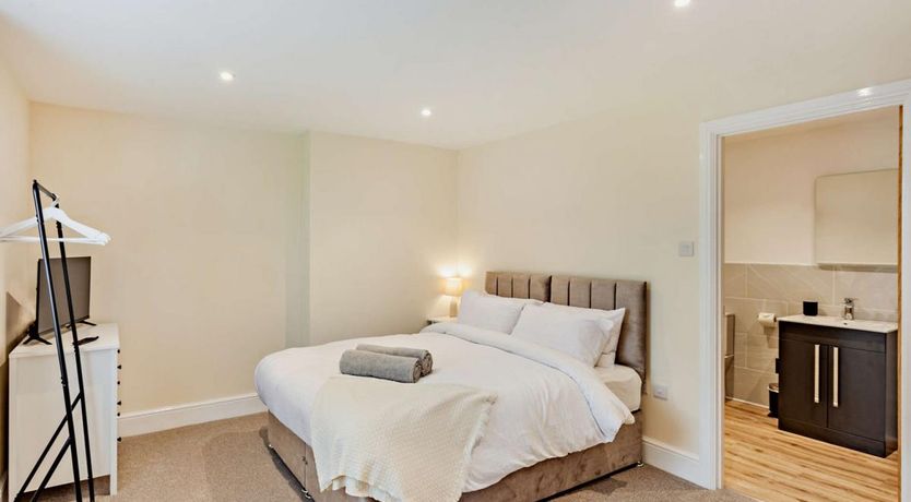 Photo of 4 Bed in Hewish