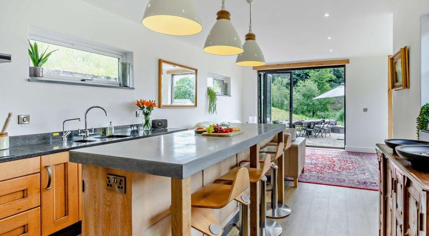 Photo of 4 Bed in Old Church Stoke