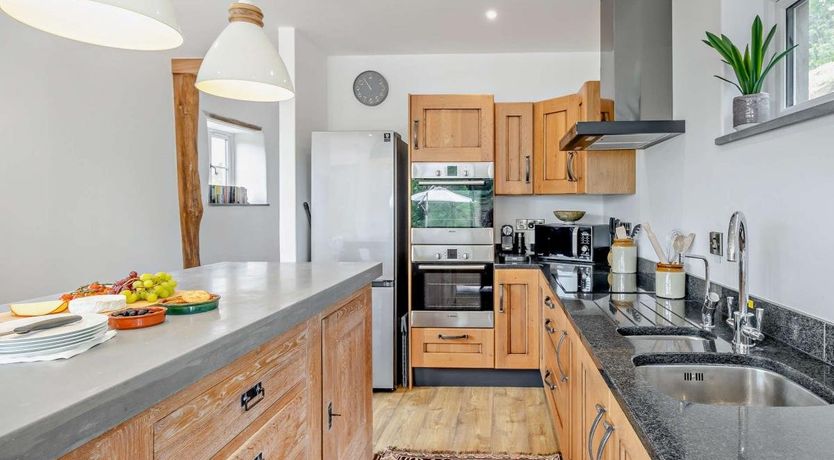 Photo of 4 Bed in Old Church Stoke