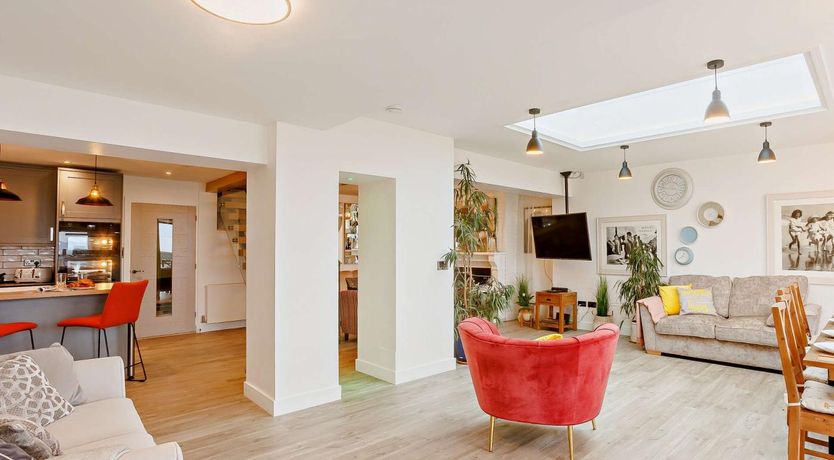 Photo of 5 Bed in Bideford