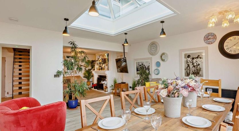 Photo of 5 Bed in Westward Ho