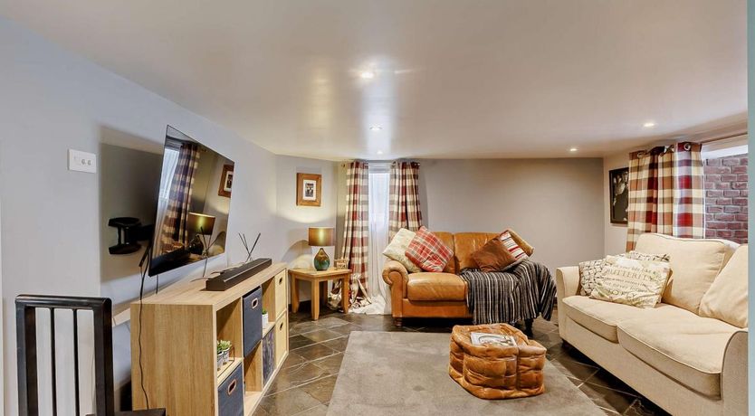 Photo of 5 Bed in Westward Ho