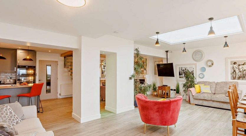 Photo of 5 Bed in Westward Ho