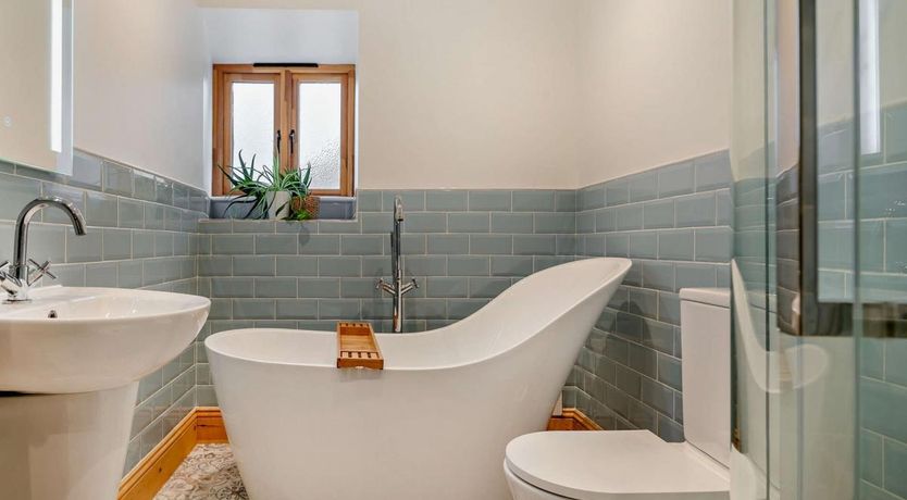 Photo of 2 Bed in Compton Bishop