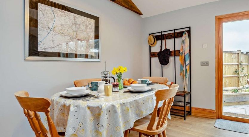 Photo of 2 Bed in Compton Bishop