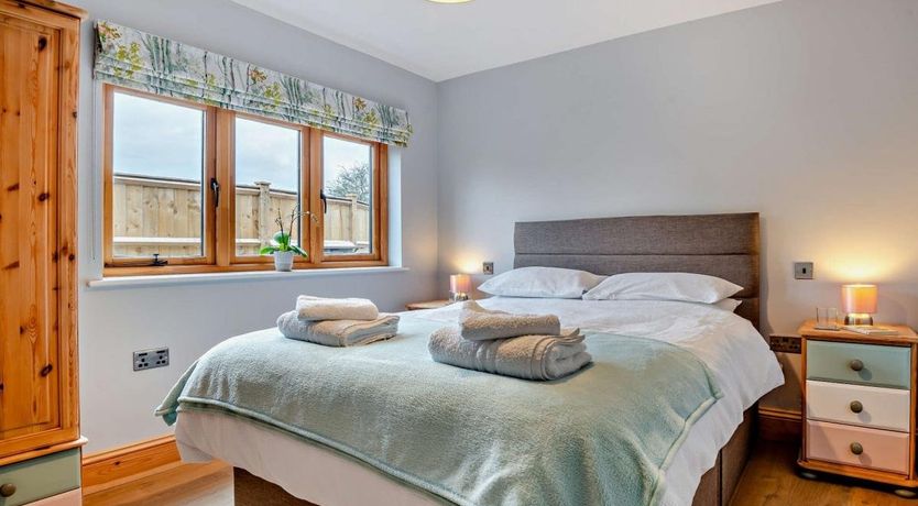 Photo of 2 Bed in Compton Bishop