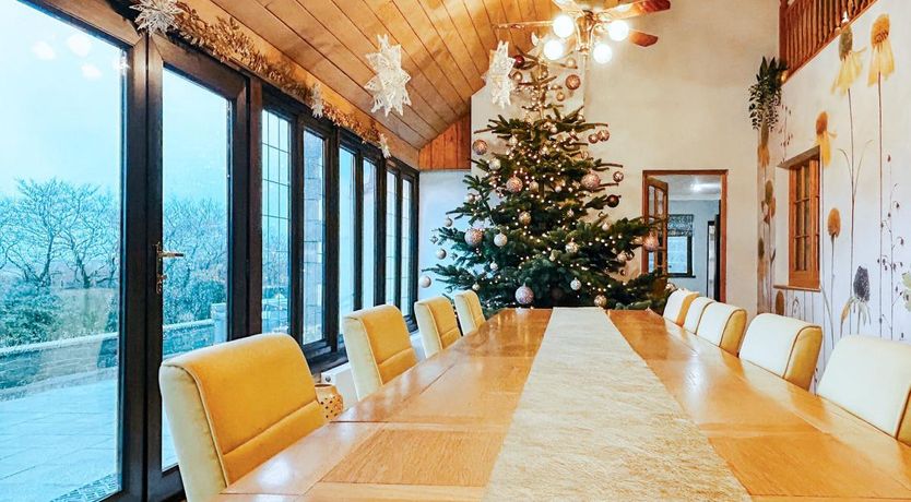 Photo of 6 Bed in Higher Clovelly