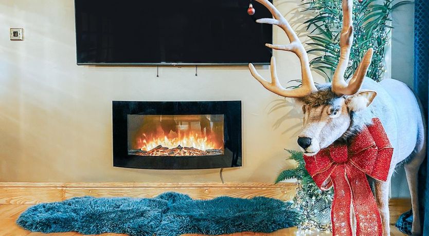 Photo of 6 Bed in Higher Clovelly