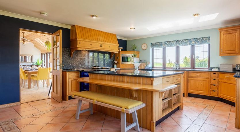 Photo of 6 Bed in Bideford