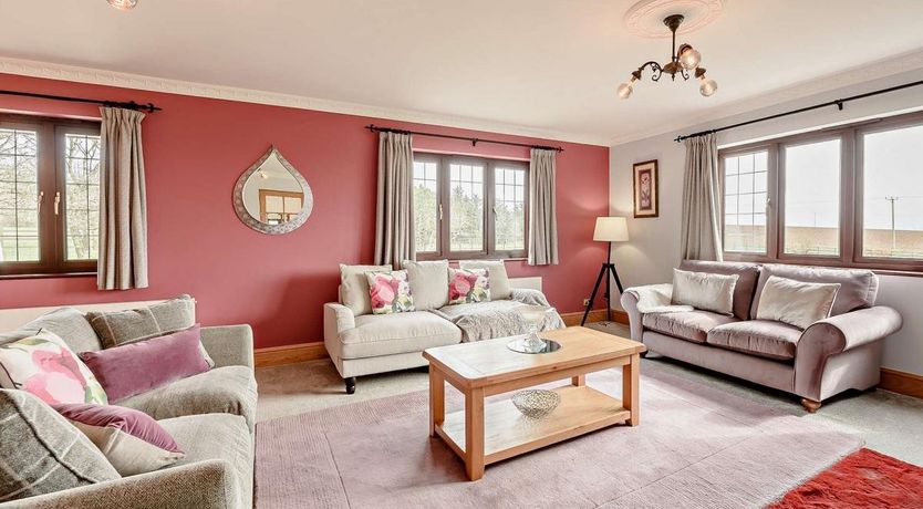 Photo of 6 Bed in Higher Clovelly