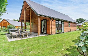 Log Cabin in South Wales Holiday Cottage