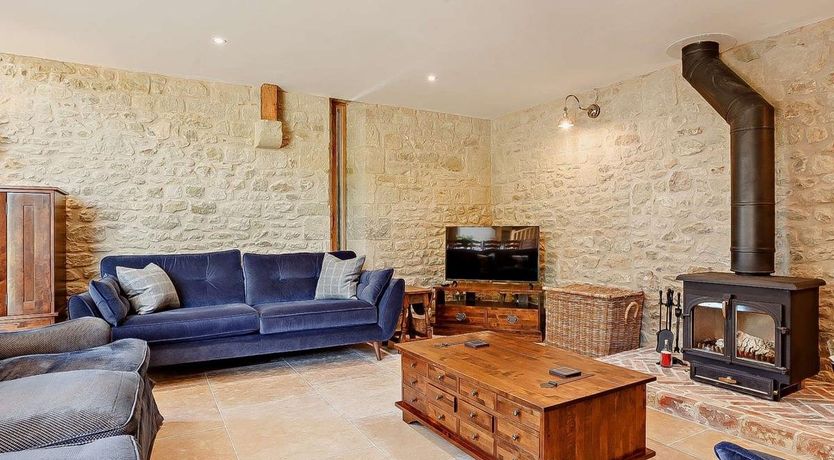 Photo of 4 Bed in Melbury Abbas