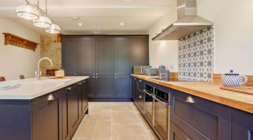 Photo of 4 Bed in Melbury Abbas