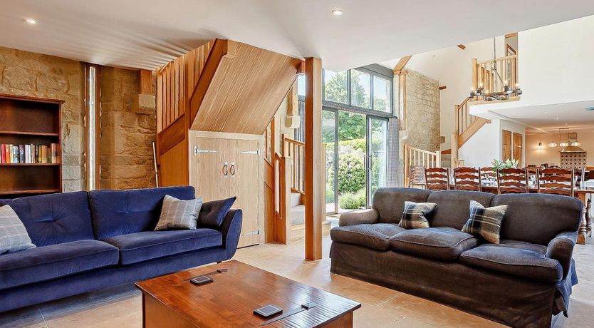 Photo of 4 Bed in Melbury Abbas