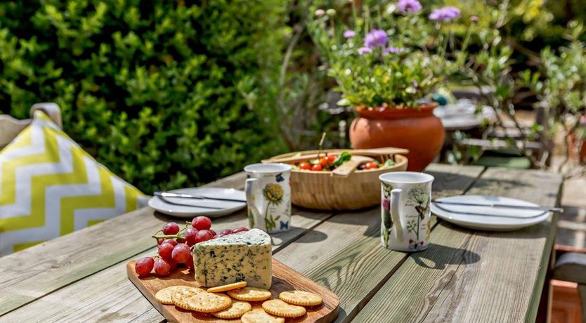 Photo of 1 Bed in East Chinnock