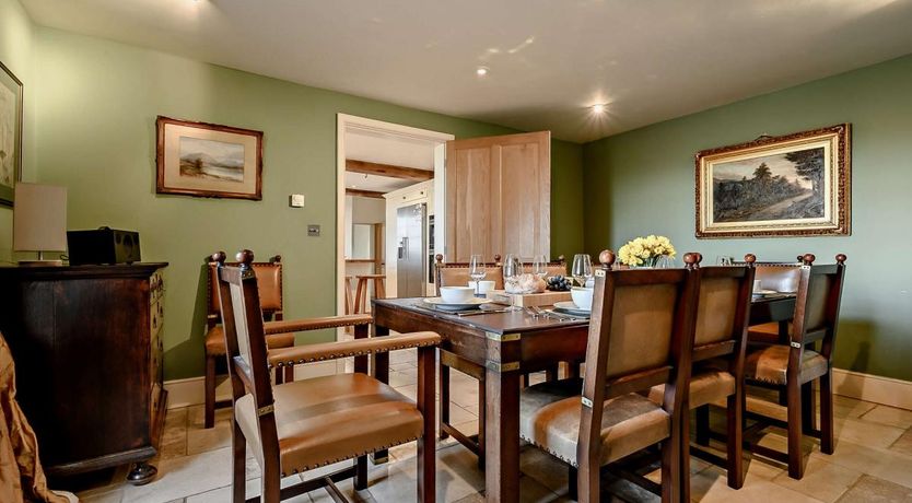 Photo of 5 Bed in Embleton