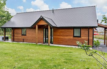 Log Cabin in South Wales Holiday Cottage