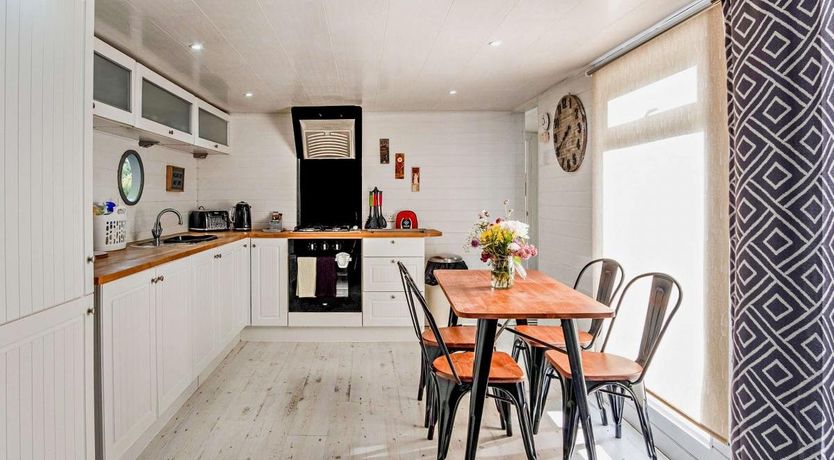 Photo of 2 Bed in East Cowes