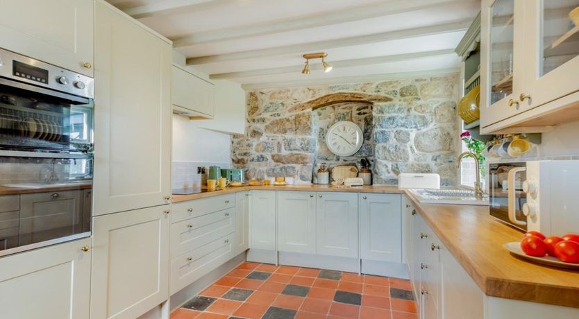 Photo of 4 Bed in Botwnnog