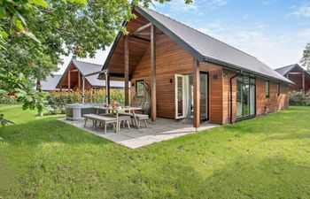 Log Cabin in South Wales Holiday Cottage