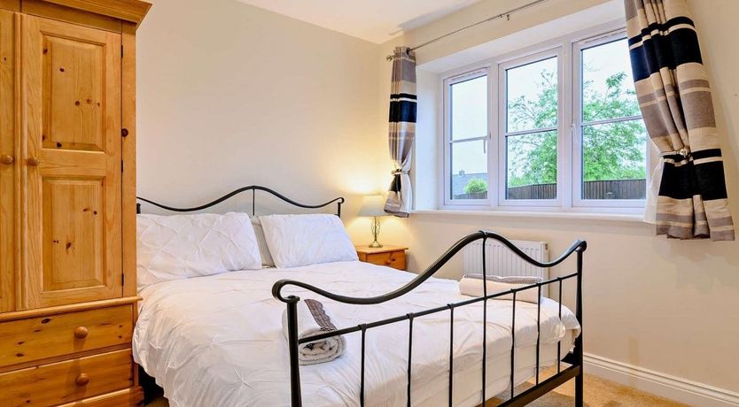 Photo of 5 Bed in Meare