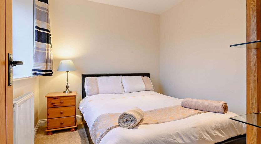 Photo of 5 Bed in Meare