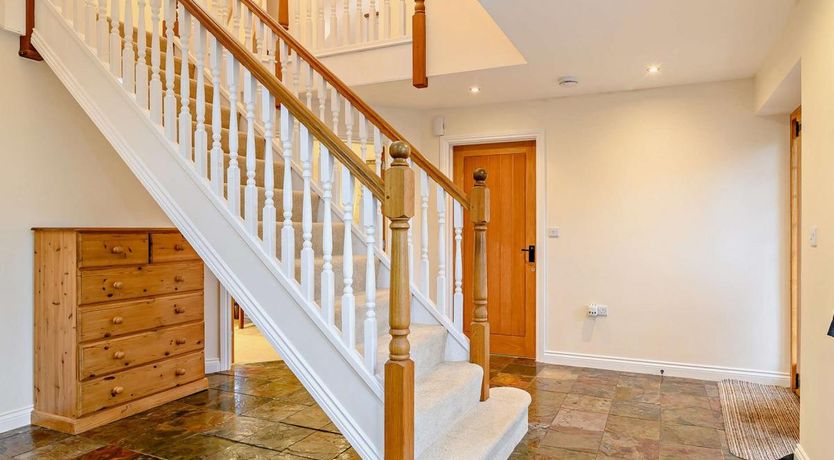 Photo of 5 Bed in Meare