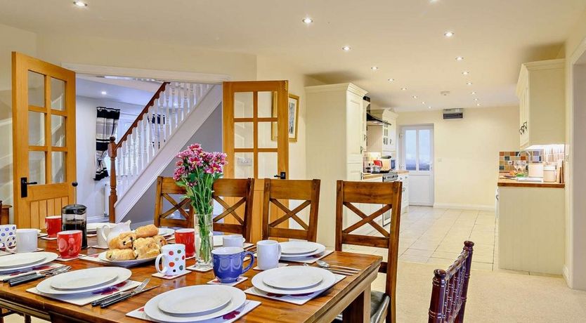 Photo of 5 Bed in Meare