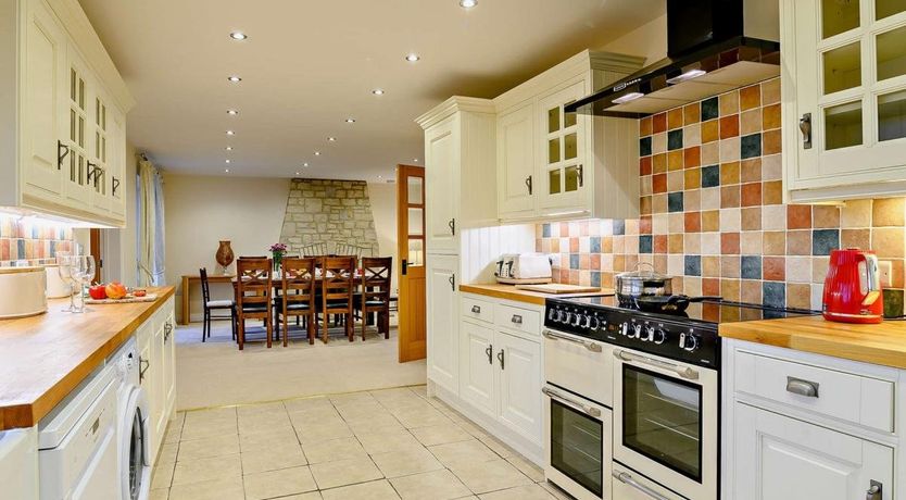 Photo of 5 Bed in Meare