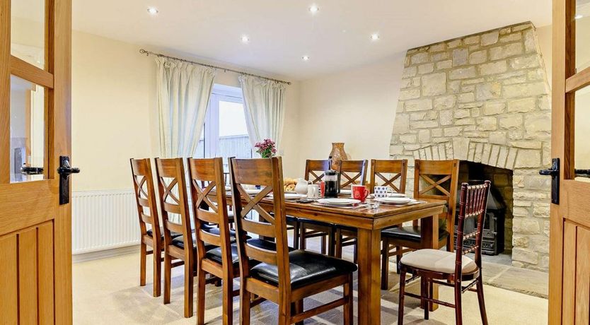 Photo of 5 Bed in Meare