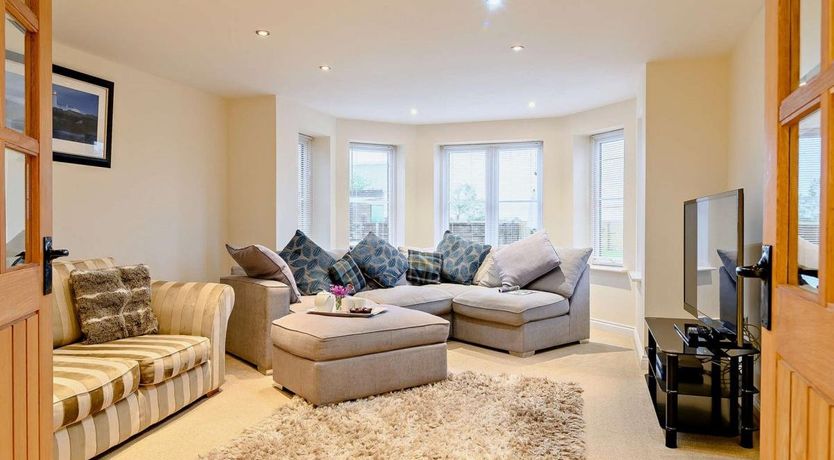 Photo of 5 Bed in Meare