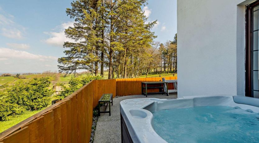 Photo of 5 Bed in Lampeter