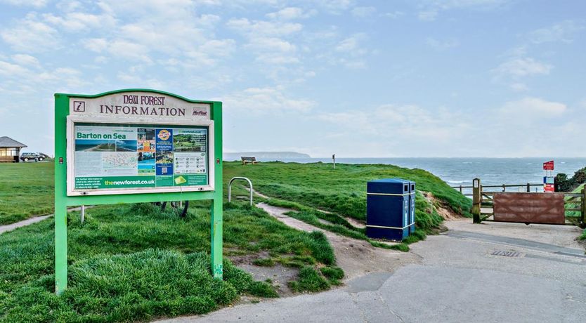 Photo of 1 Bed in Barton on Sea