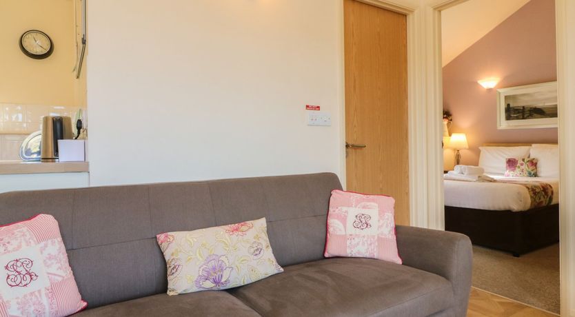 Photo of Chalet Log Cabin L10