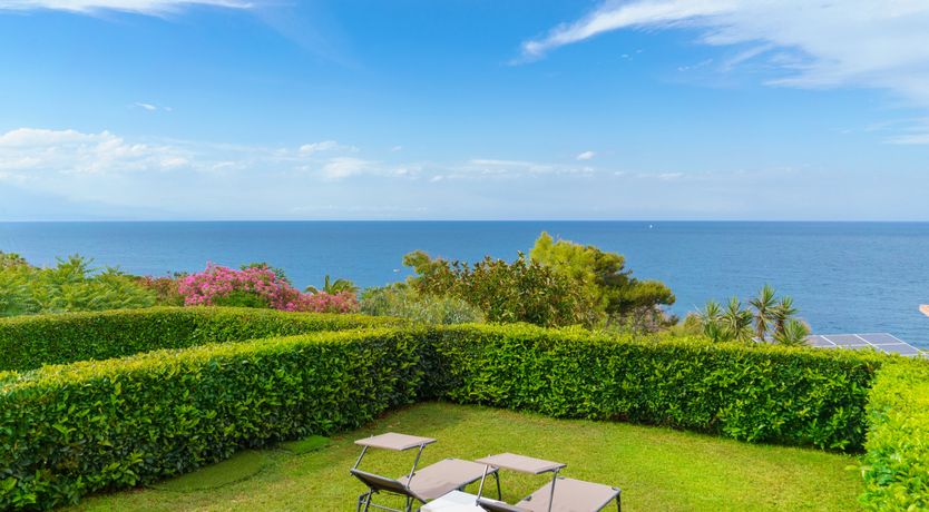 Photo of Emerald Green Augusta