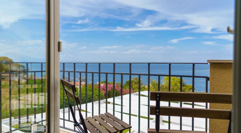 Photo of Emerald Green Augusta