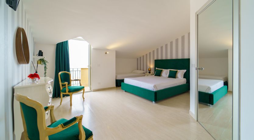 Photo of Emerald Green Augusta