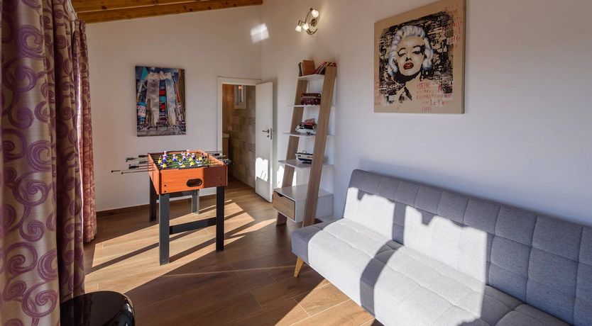 Photo of Primrose & Palms