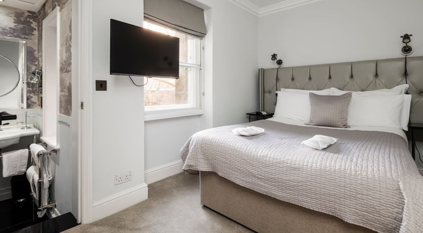 Photo of The Queen's Nod