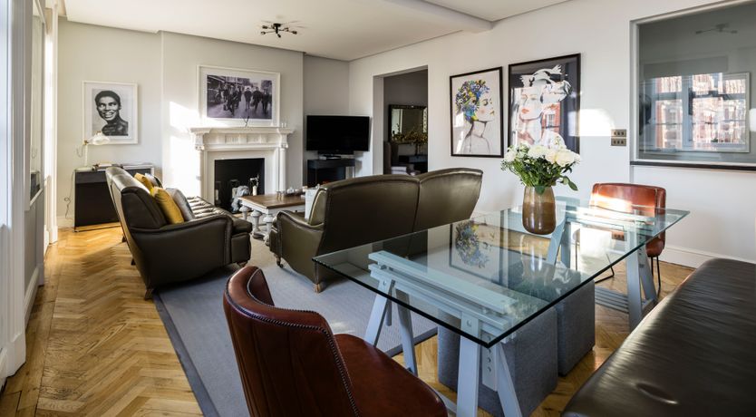 Photo of The Queen's Nod