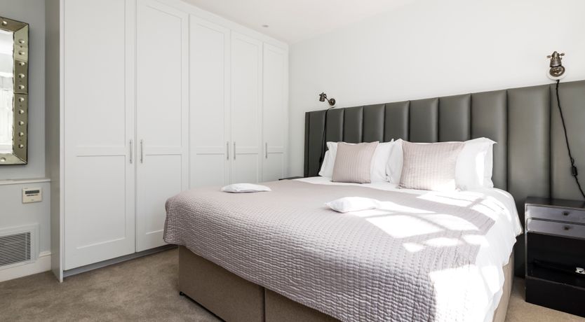 Photo of The Queen's Nod