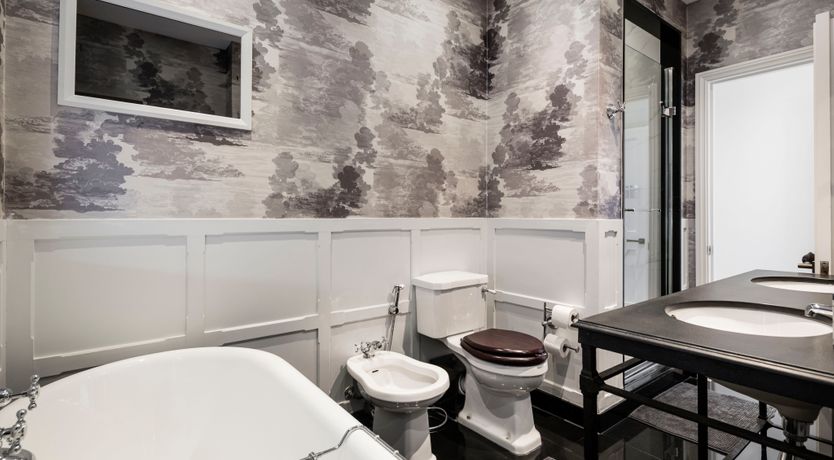 Photo of The Queen's Nod