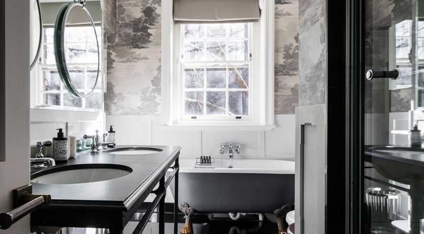 Photo of The Queen's Nod