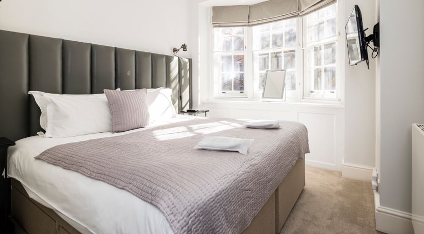 Photo of The Queen's Nod