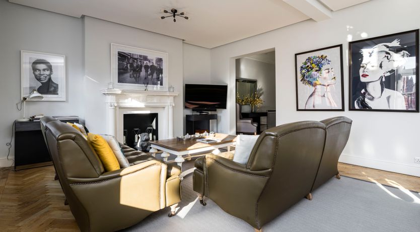 Photo of The Queen's Nod