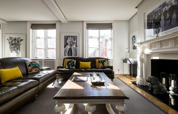 The Queen's Nod Apartment