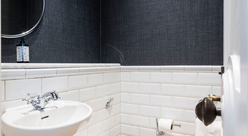 Photo of The Queen's Nod