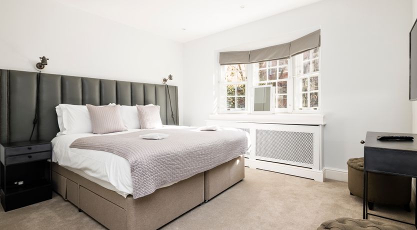 Photo of The Queen's Nod