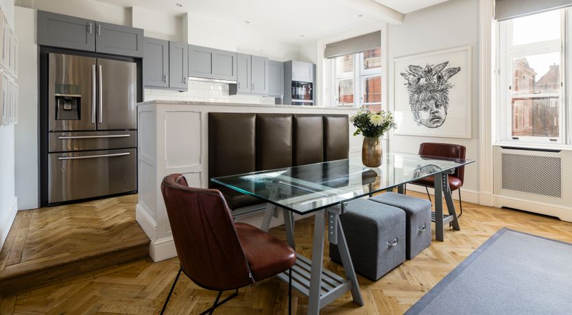 Photo of The Queen's Nod