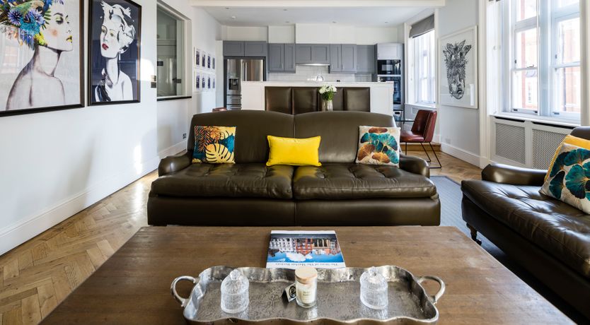 Photo of The Queen's Nod